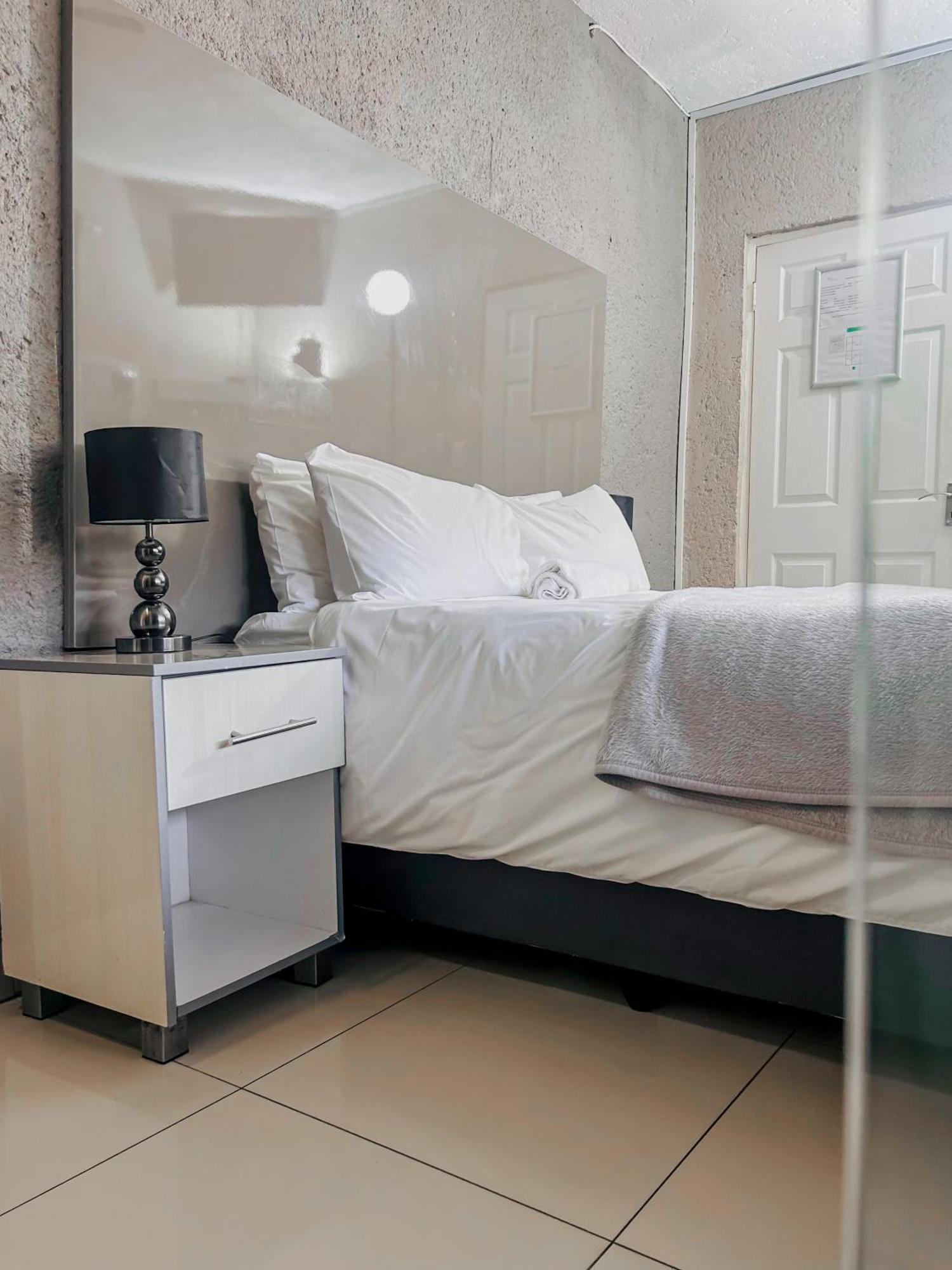 View Inn Exclusive Lodge Mbombela Bagian luar foto