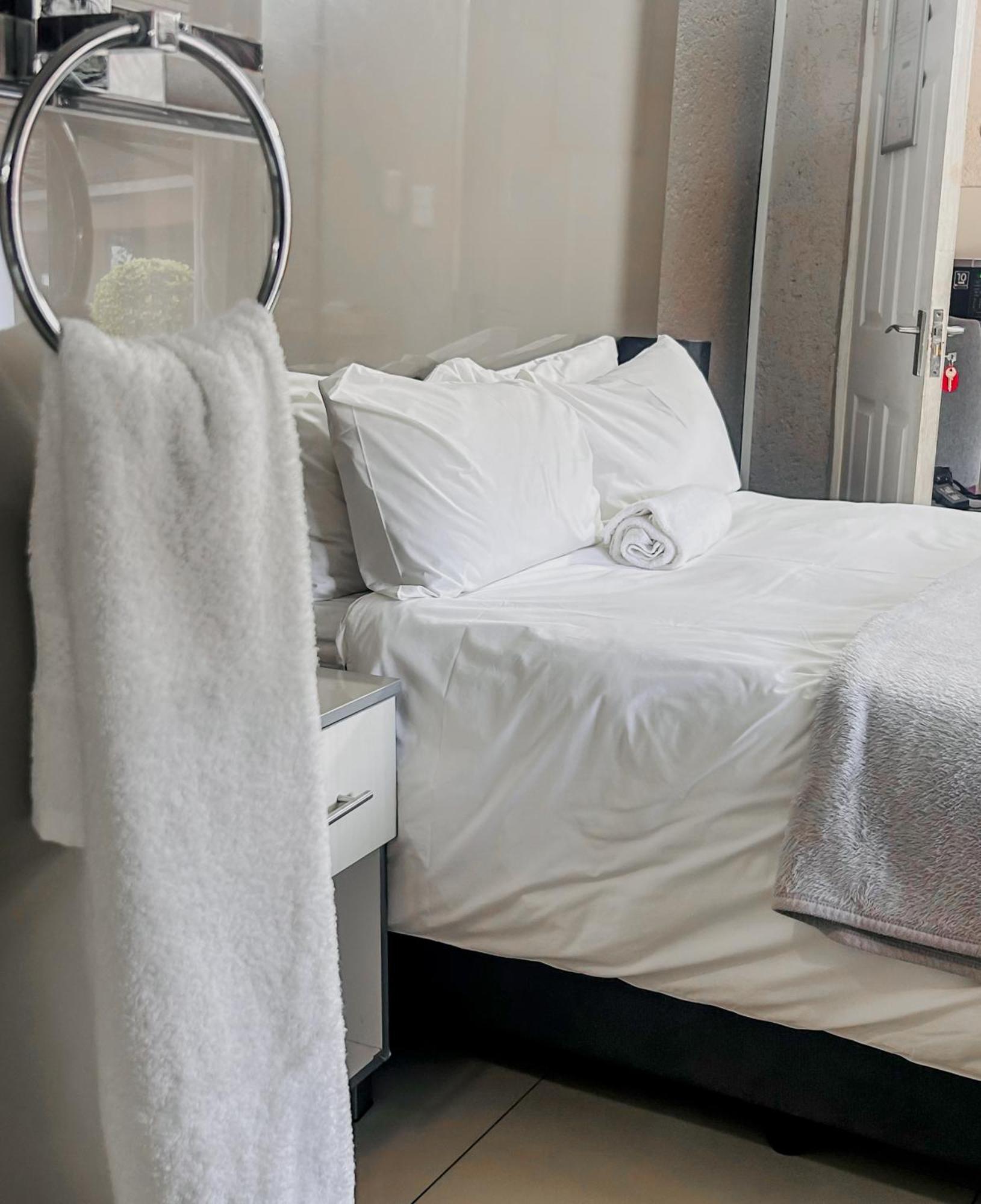 View Inn Exclusive Lodge Mbombela Bagian luar foto
