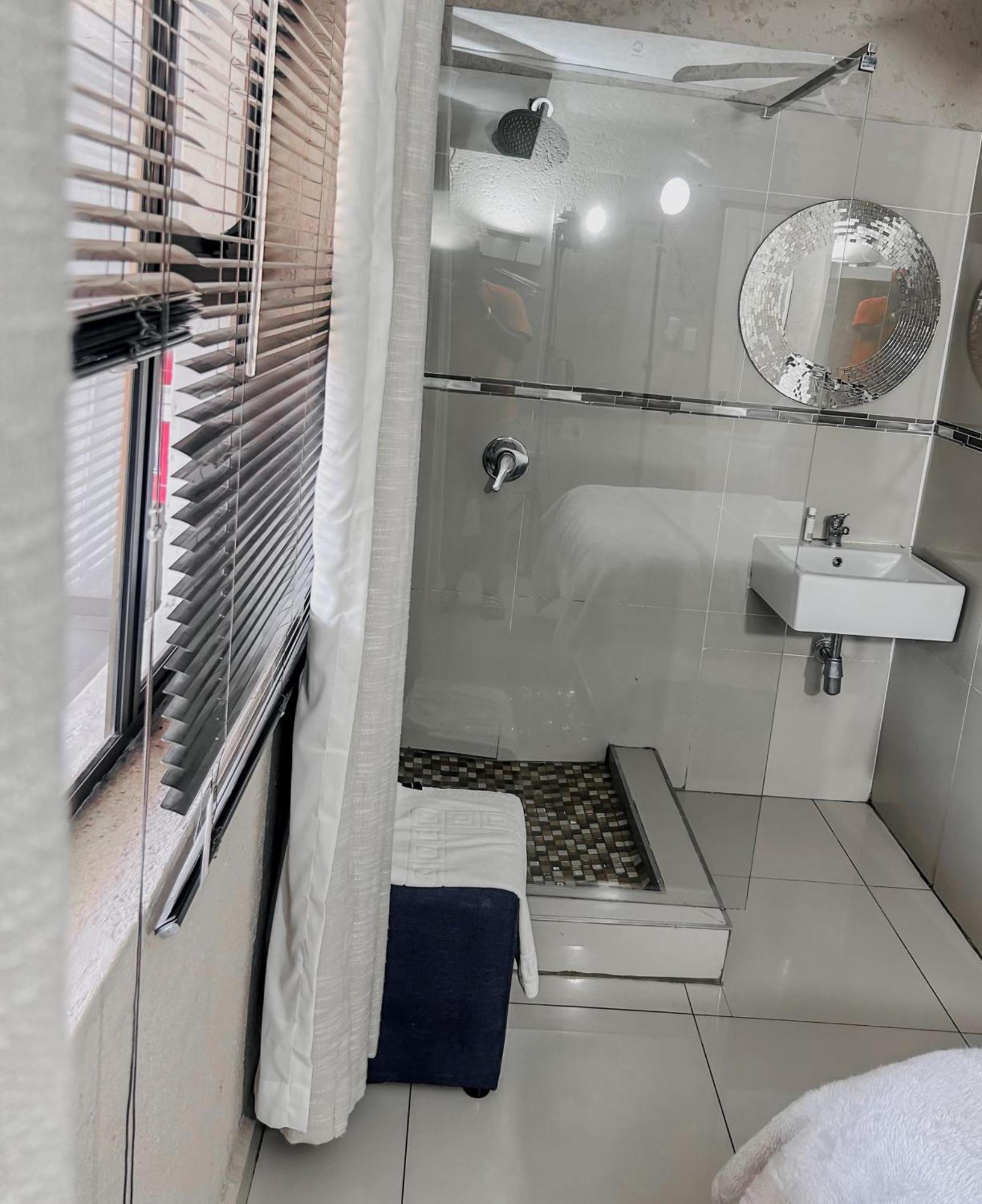 View Inn Exclusive Lodge Mbombela Bagian luar foto