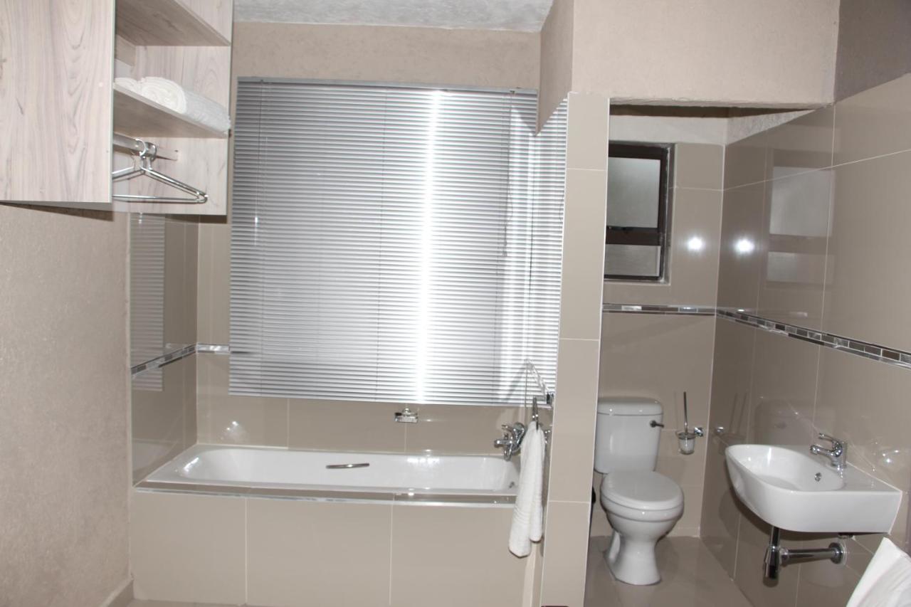 View Inn Exclusive Lodge Mbombela Bagian luar foto